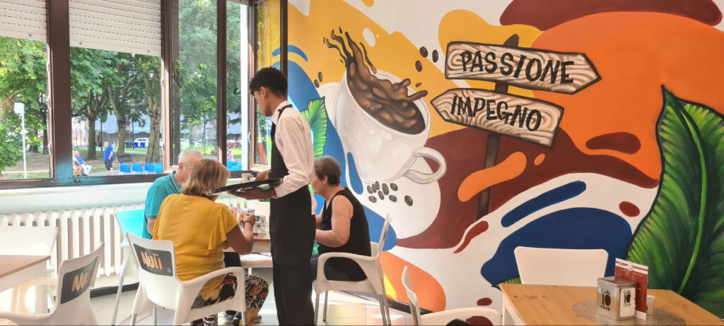 Studenti ENGIM al lavoro nel Bar Lab di Nichelino - Impresa Formativa